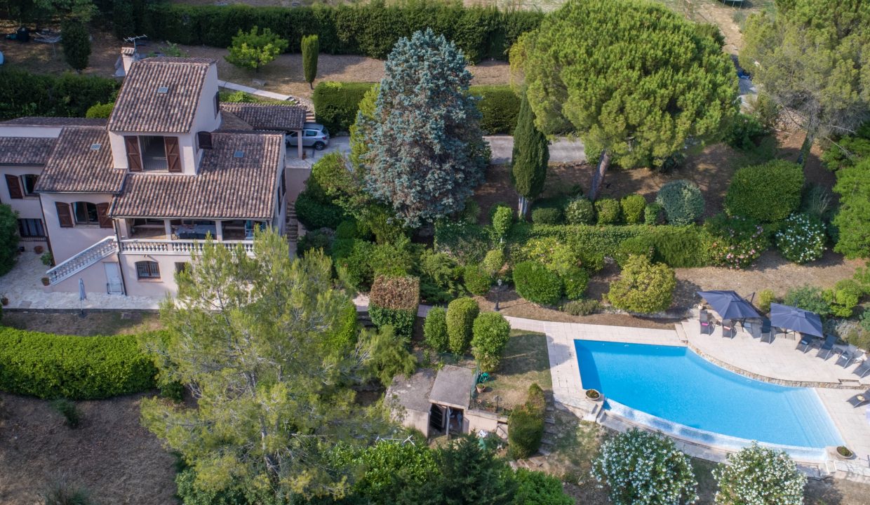 Chateauneuf_rental_leschenesverts-5 copy